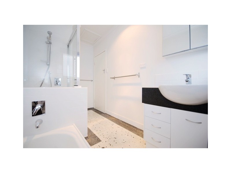 4 Lackey Avenue, Coorparoo QLD 4151