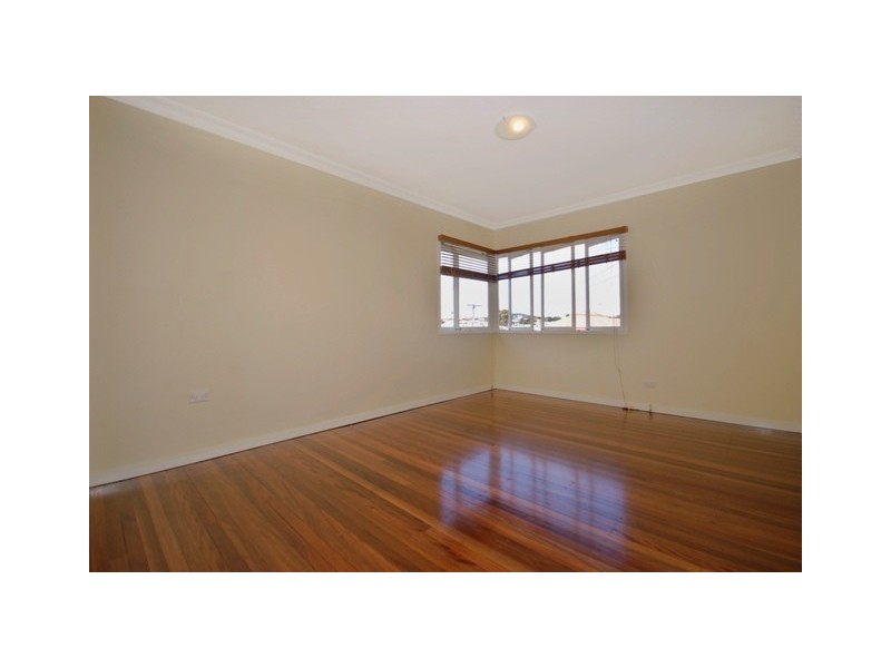 4 Lackey Avenue, Coorparoo QLD 4151