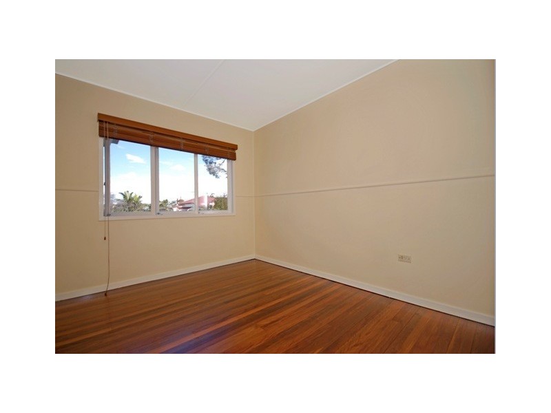 4 Lackey Avenue, Coorparoo QLD 4151