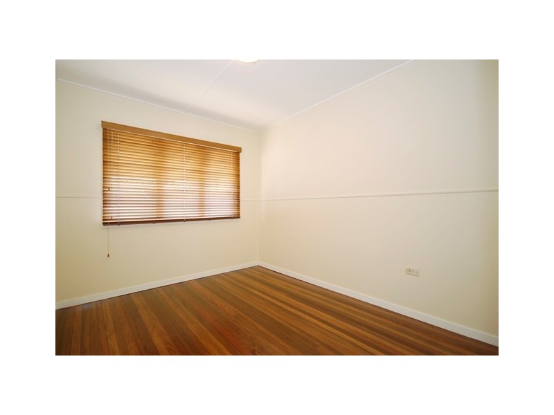 4 Lackey Avenue, Coorparoo QLD 4151