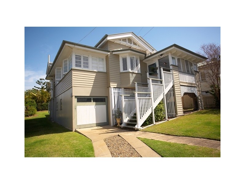 15 Camboor Street, Camp Hill QLD 4152