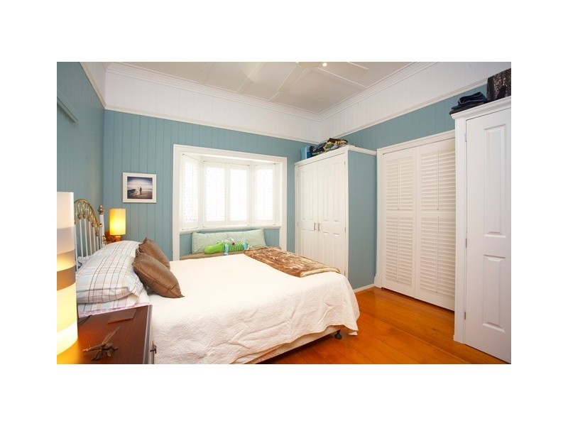 15 Camboor Street, Camp Hill QLD 4152