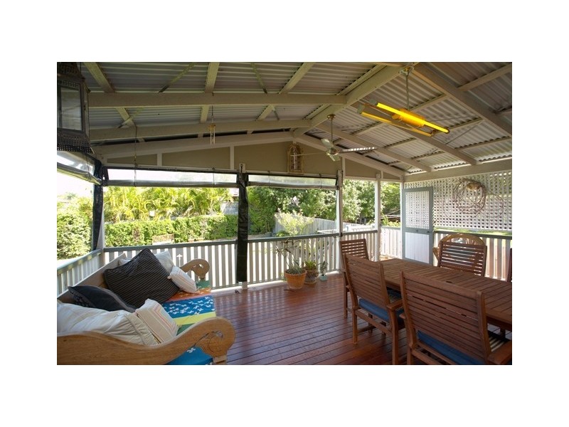 15 Camboor Street, Camp Hill QLD 4152