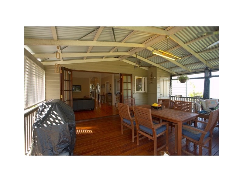 15 Camboor Street, Camp Hill QLD 4152