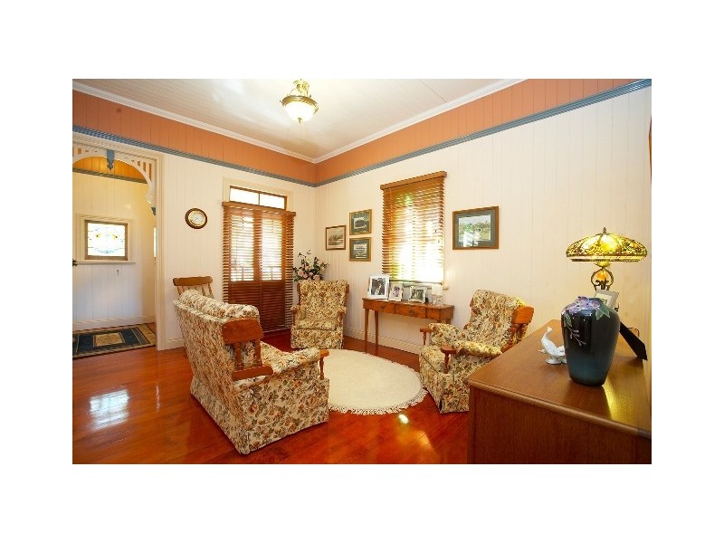 11 Parooba Avenue, Camp Hill QLD 4152