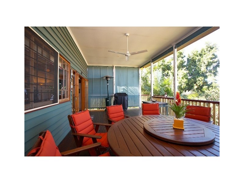 11 Parooba Avenue, Camp Hill QLD 4152