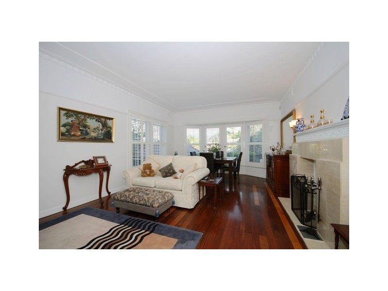 10 Barradine Street, Greenslopes QLD 4120