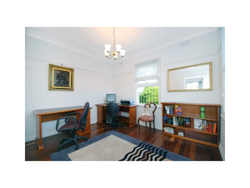 10 Barradine Street, Greenslopes QLD 4120