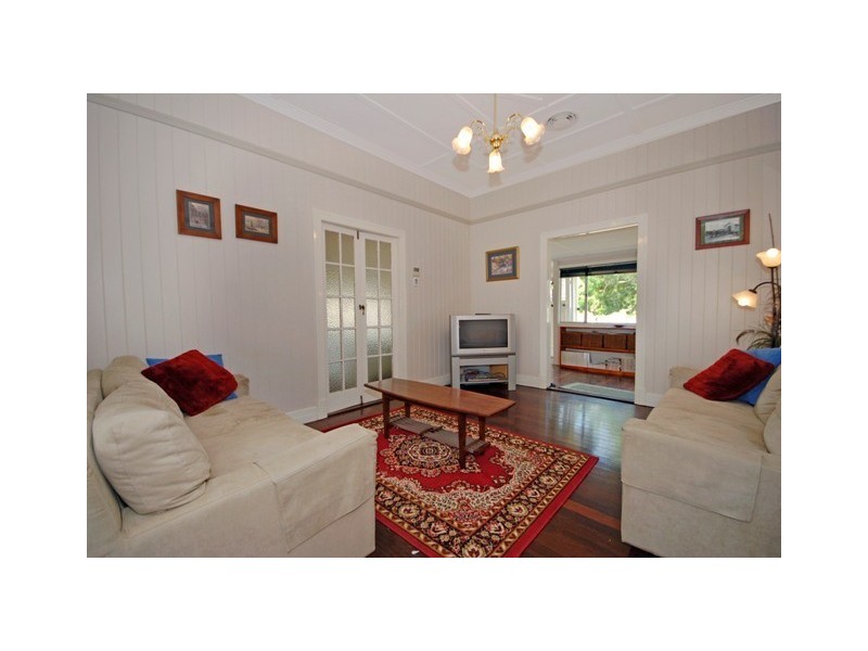 90 Bennetts Road, Camp Hill QLD 4152