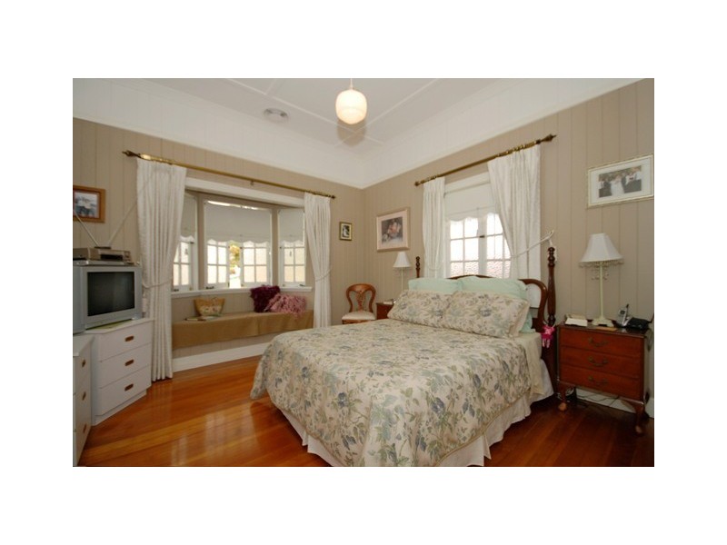 90 Bennetts Road, Camp Hill QLD 4152