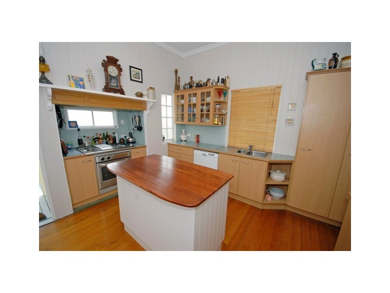 90 Bennetts Road, Camp Hill QLD 4152