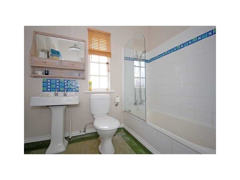 90 Bennetts Road, Camp Hill QLD 4152