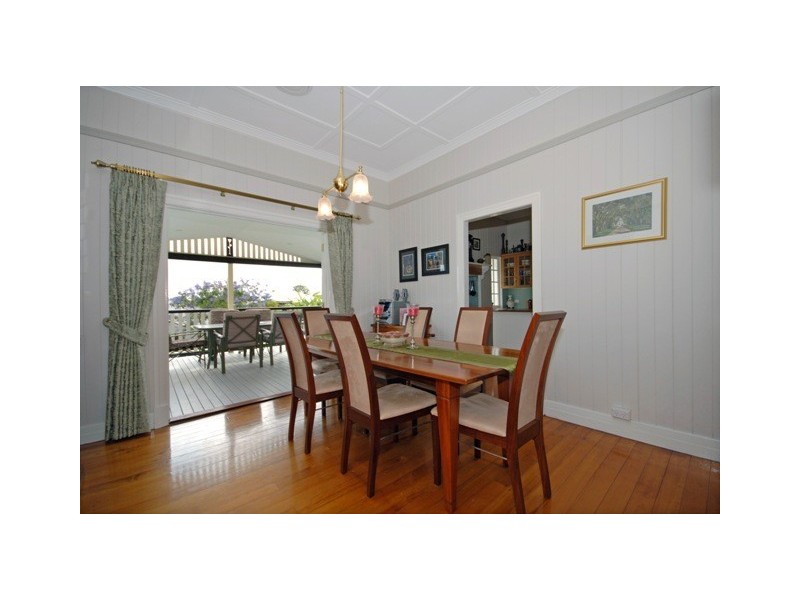 90 Bennetts Road, Camp Hill QLD 4152