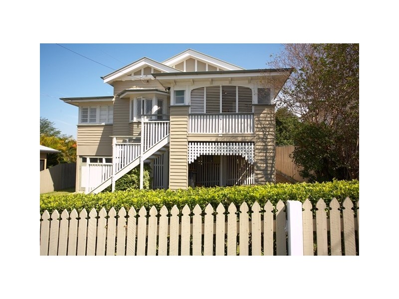 15 Camboor Street, Camp Hill QLD 4152