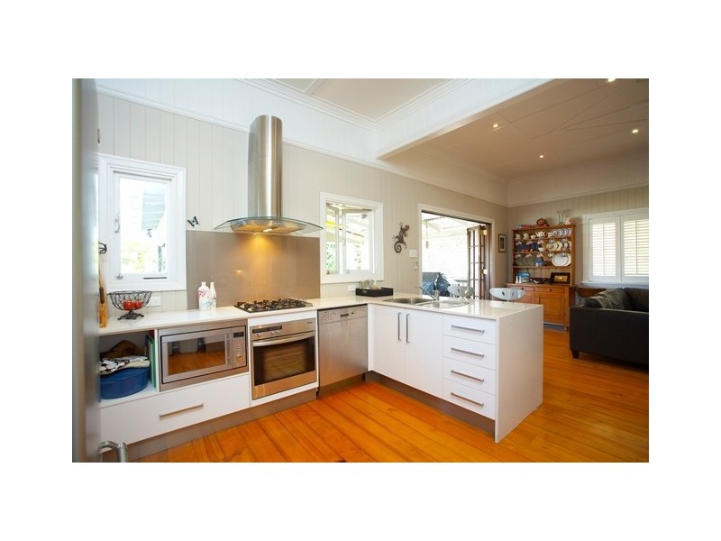 15 Camboor Street, Camp Hill QLD 4152