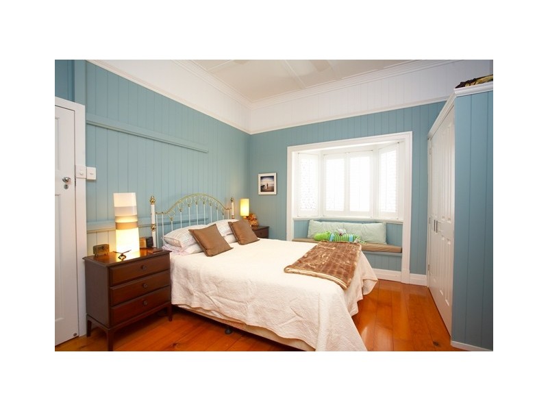 15 Camboor Street, Camp Hill QLD 4152