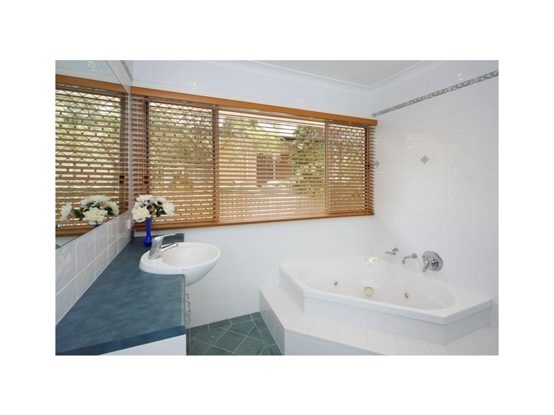 8 Meteor Street, Coorparoo QLD 4151