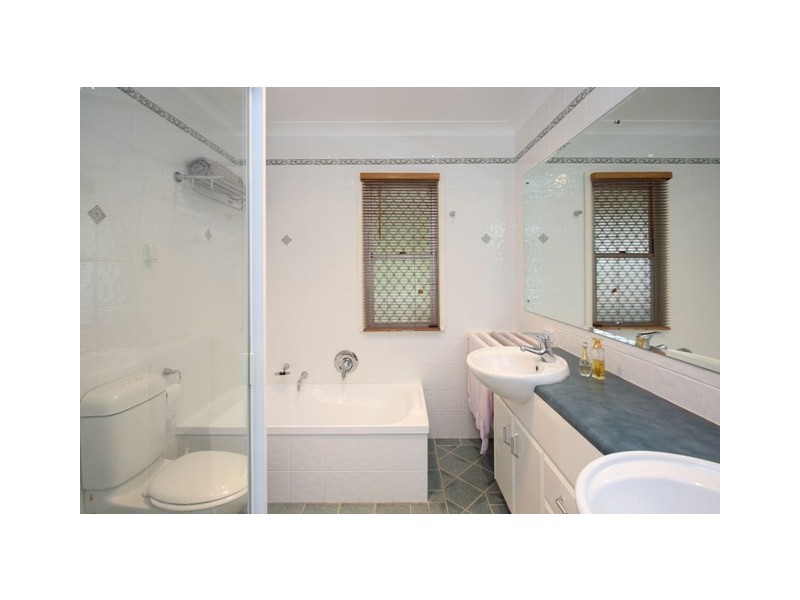 8 Meteor Street, Coorparoo QLD 4151