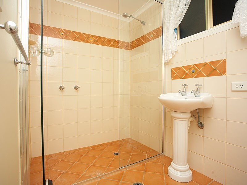 66 The Promenade, Camp Hill QLD 4152