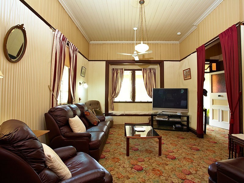 16 Emlyn Street, Coorparoo QLD 4151