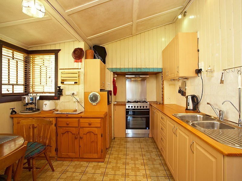 16 Emlyn Street, Coorparoo QLD 4151