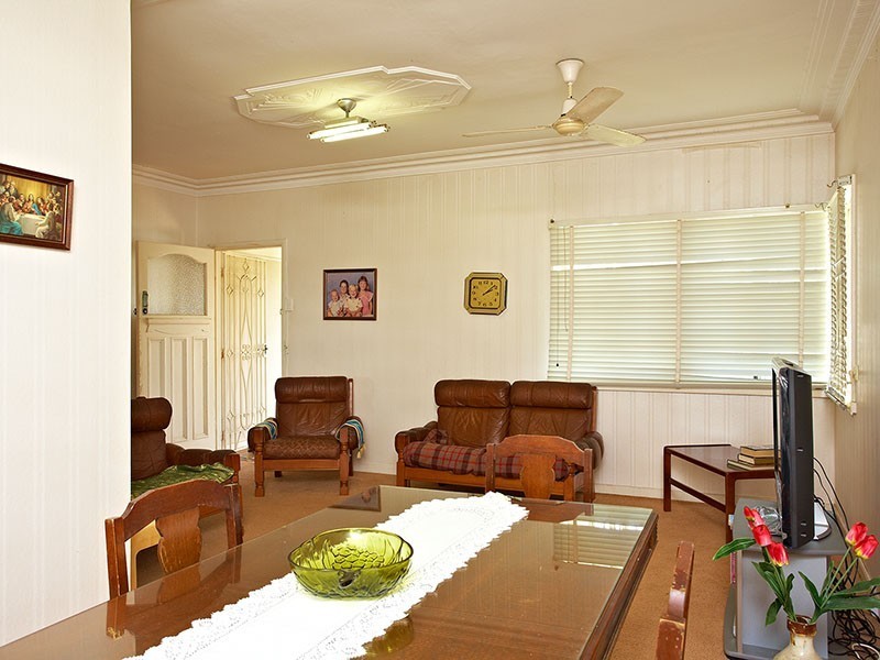 10 Percival Terrace, Holland Park QLD 4121