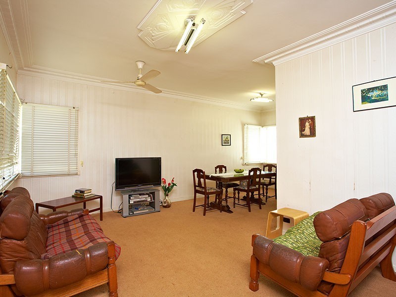 10 Percival Terrace, Holland Park QLD 4121