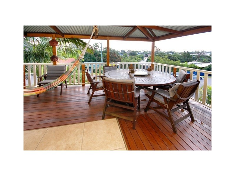 1 Galsworthy Street, Holland Park West QLD 4121