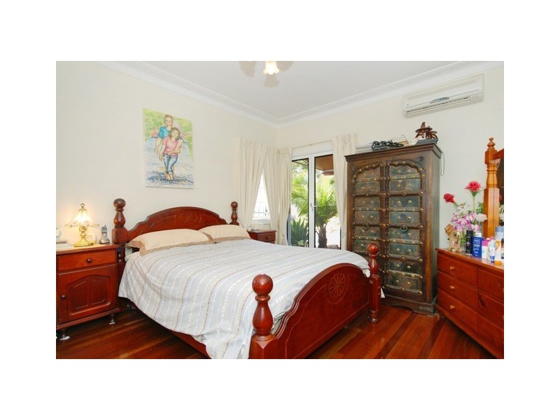 1 Galsworthy Street, Holland Park West QLD 4121