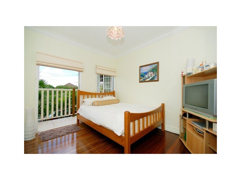 1 Galsworthy Street, Holland Park West QLD 4121