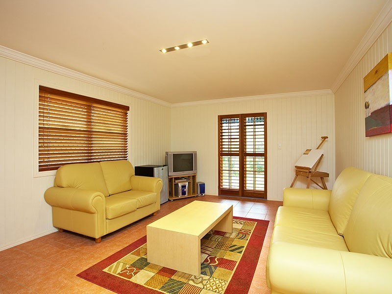 7 Newman Avenue, Camp Hill QLD 4152