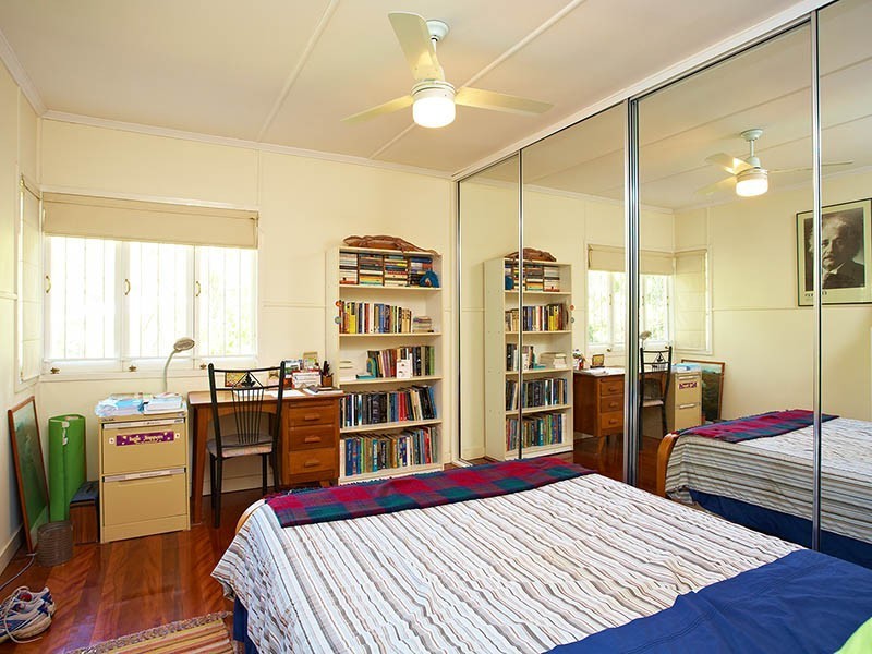 15 Monza Street, Holland Park West QLD 4121