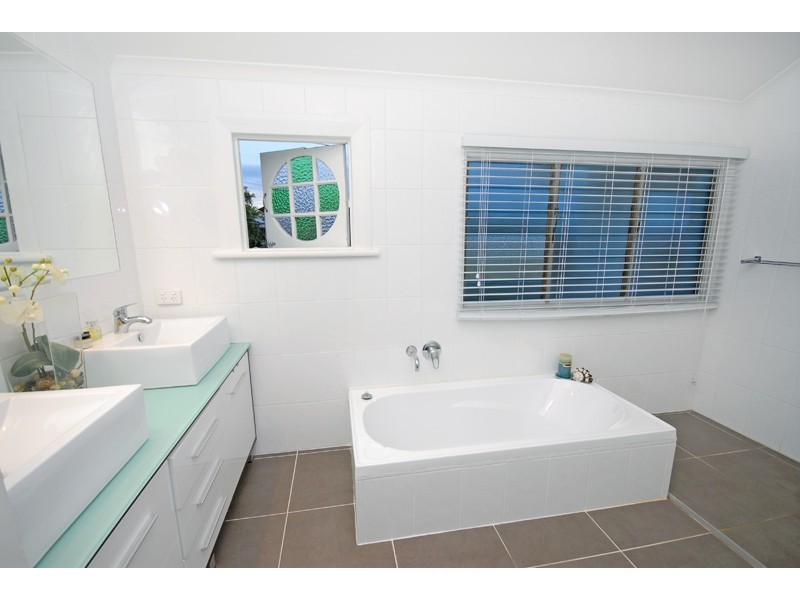 18 Hamel Street, Camp Hill QLD 4152