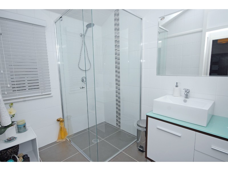 18 Hamel Street, Camp Hill QLD 4152