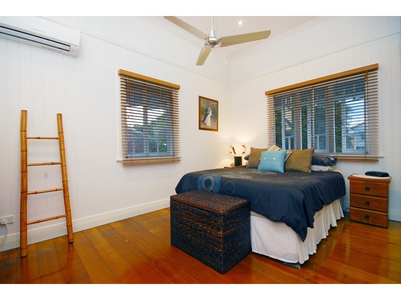 18 Hamel Street, Camp Hill QLD 4152