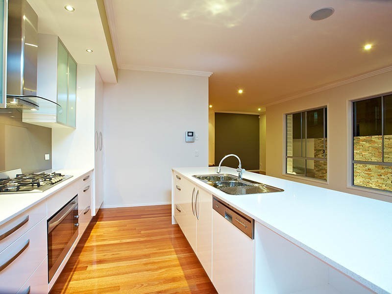 11 Waratah Avenue, Holland Park West QLD 4121