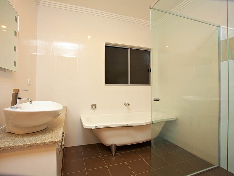 11 Waratah Avenue, Holland Park West QLD 4121