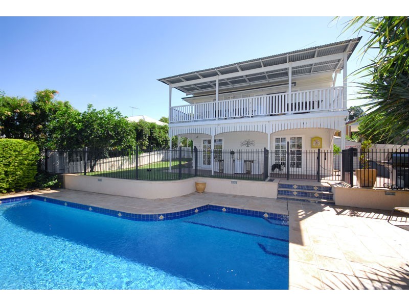 18 Strangman Terrace, Coorparoo QLD 4151