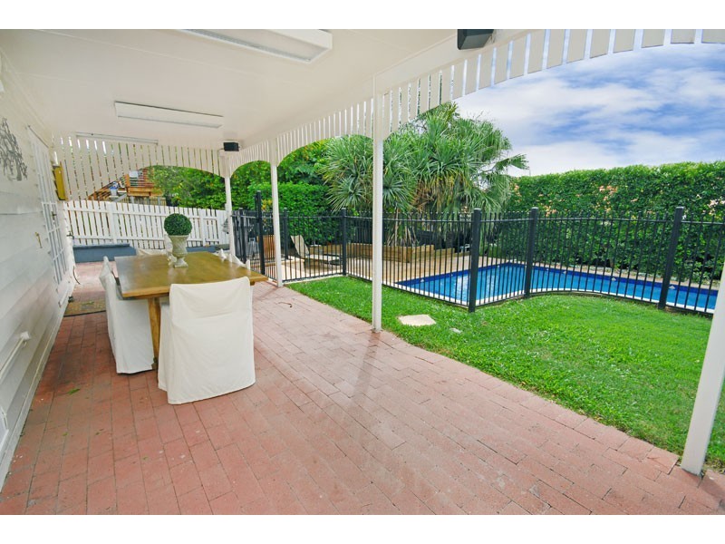 18 Strangman Terrace, Coorparoo QLD 4151
