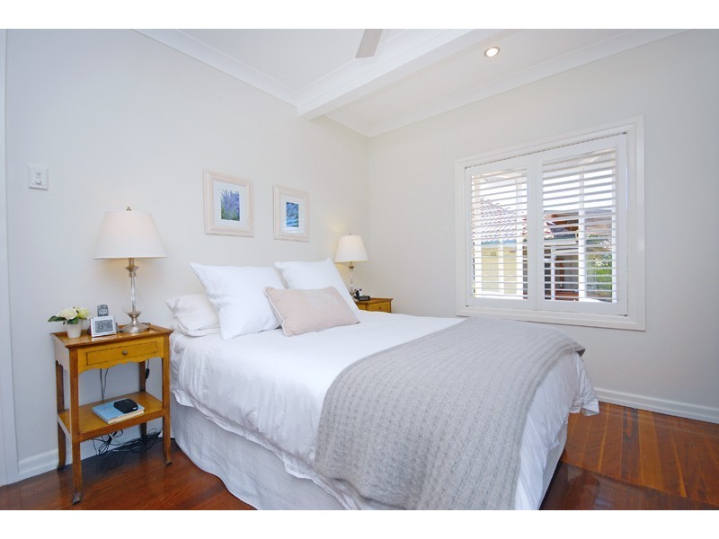 18 Strangman Terrace, Coorparoo QLD 4151