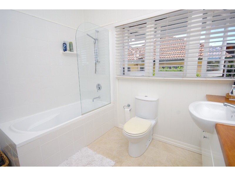 18 Strangman Terrace, Coorparoo QLD 4151
