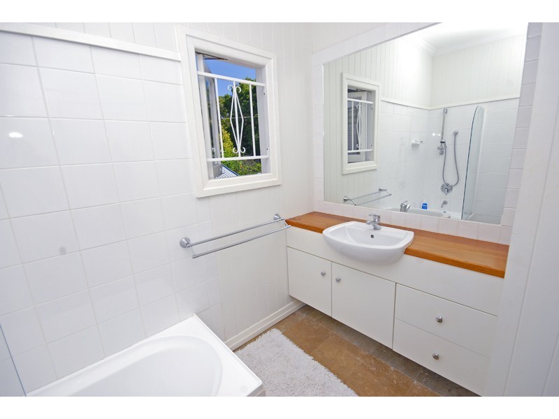18 Strangman Terrace, Coorparoo QLD 4151