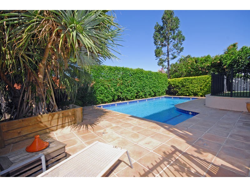 18 Strangman Terrace, Coorparoo QLD 4151