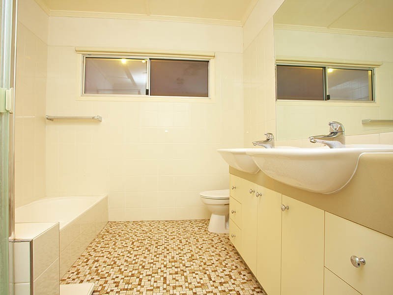 15 Monza Street, Holland Park West QLD 4121