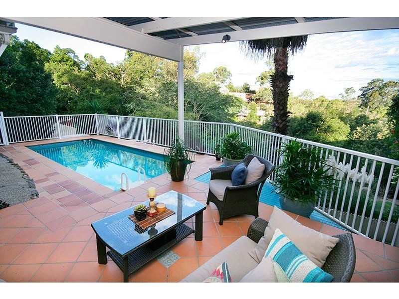 16 Aemilia Avenue, Seven Hills QLD 4170