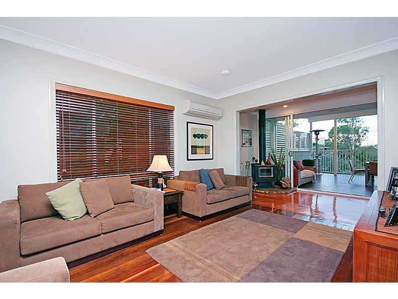 16 Aemilia Avenue, Seven Hills QLD 4170