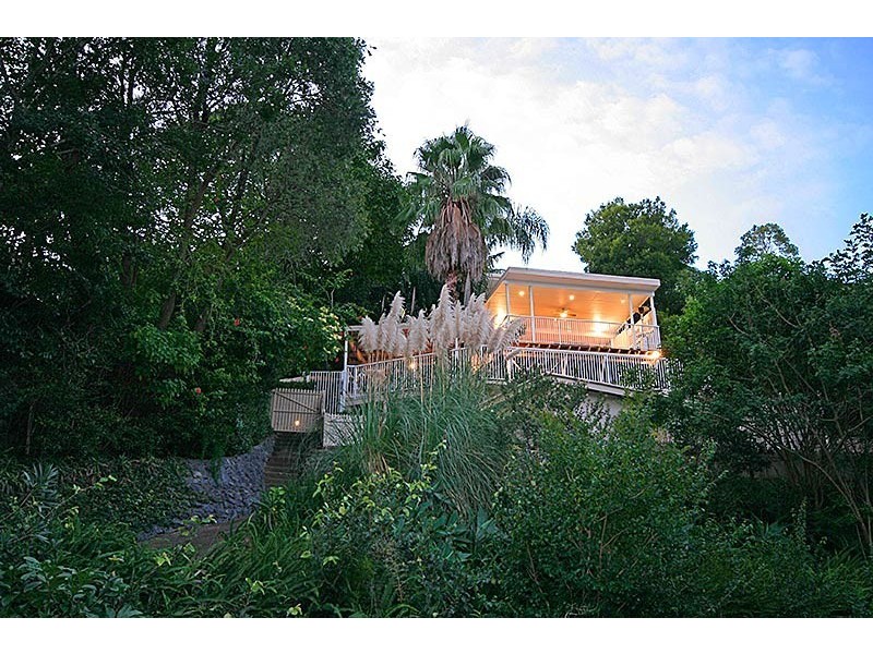 16 Aemilia Avenue, Seven Hills QLD 4170