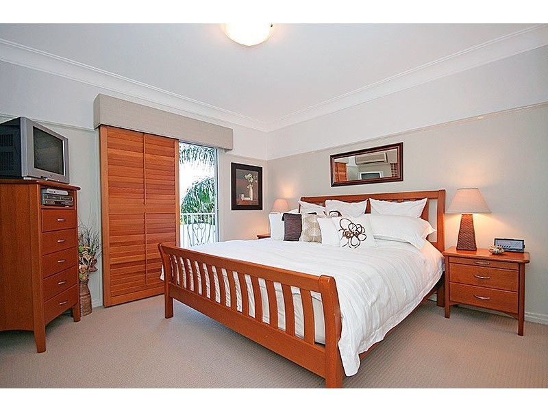 16 Aemilia Avenue, Seven Hills QLD 4170