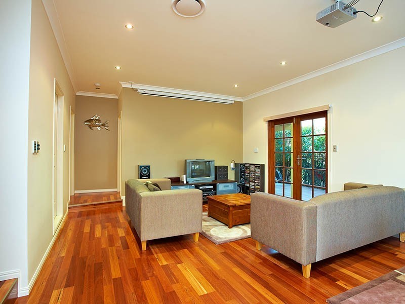 22 Nicholson Street, Greenslopes QLD 4120