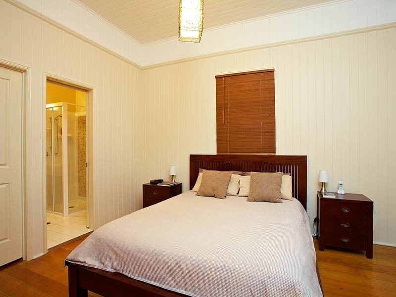 22 Nicholson Street, Greenslopes QLD 4120